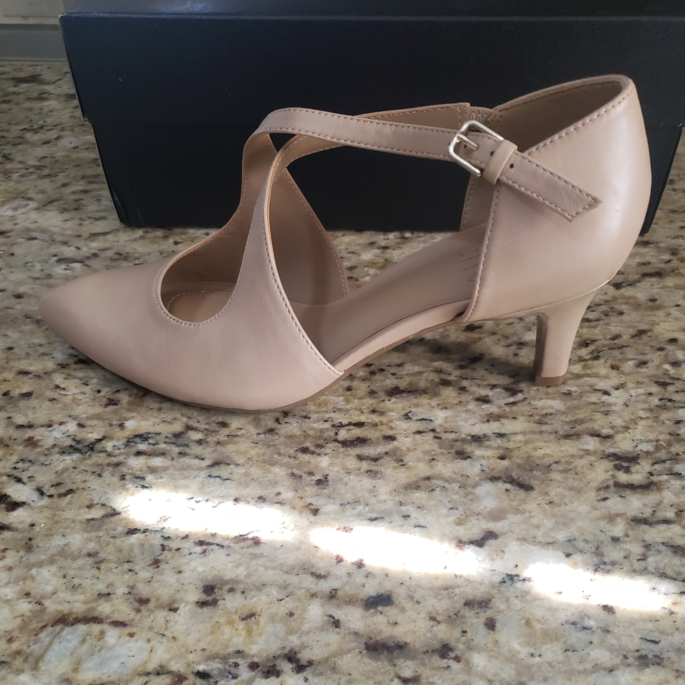 Naturalizer Okira heels / kitten heel